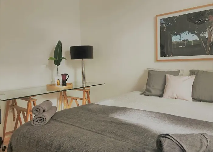 아파트 Baixa-chiado Cosy 5 Bedrooms *